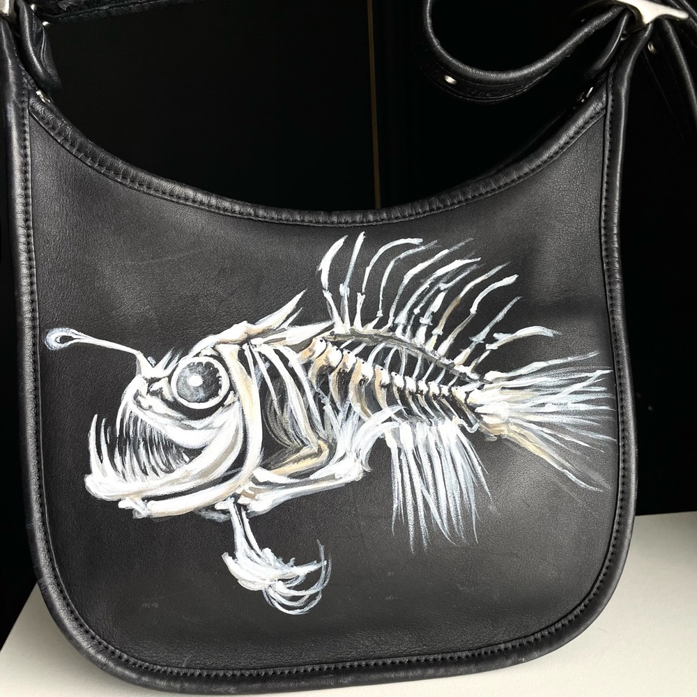 Vintage Coach Black Leather Shoulder Bag with Angular Fish Painting - Picture 3 of 16